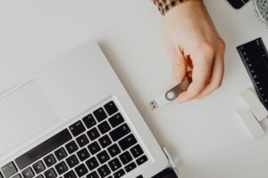 Read more about the article How to Implement Read-Only (RO) Schema for Oracle EBS